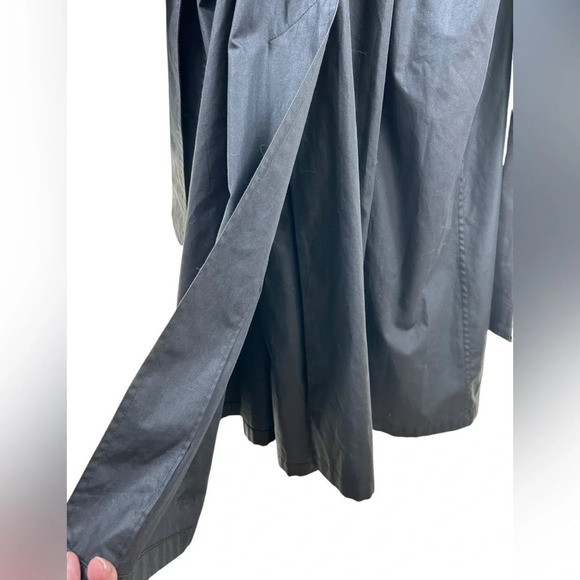 Aquascutum long trench coat, Large, black, belted, buttoned, Classic Windproof - Picture 9 of 10